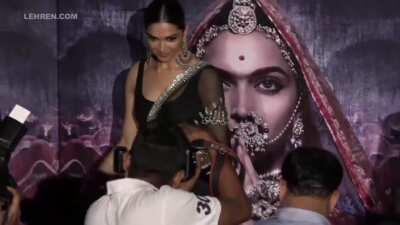 Deepika Padukone's sexy back at Padmavati trailer launch.