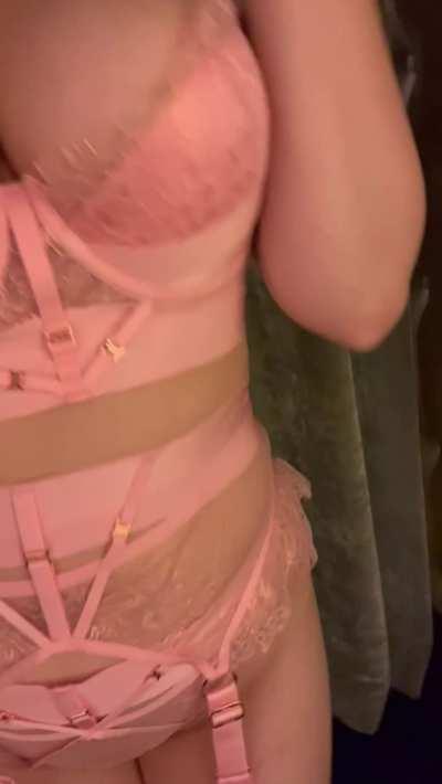 Would you fuck me in this change room? 😏