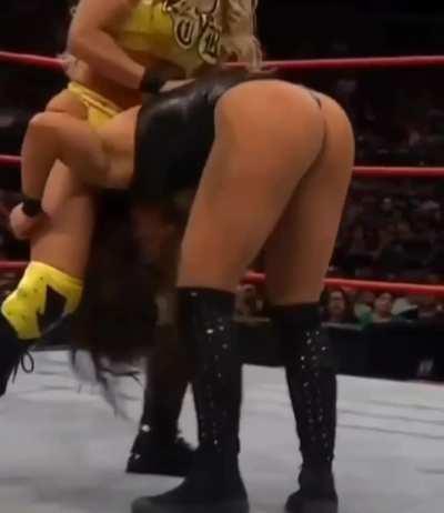 Skye blue giving us a good Christmas gift 