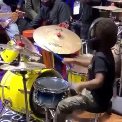 KiD MaKeS BaNd MemBeRs CrY WitH RyThM
