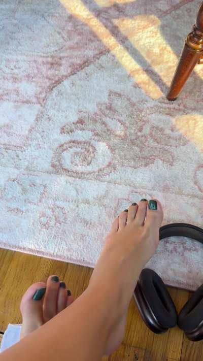 Soles, toes, or arches?? 🥰