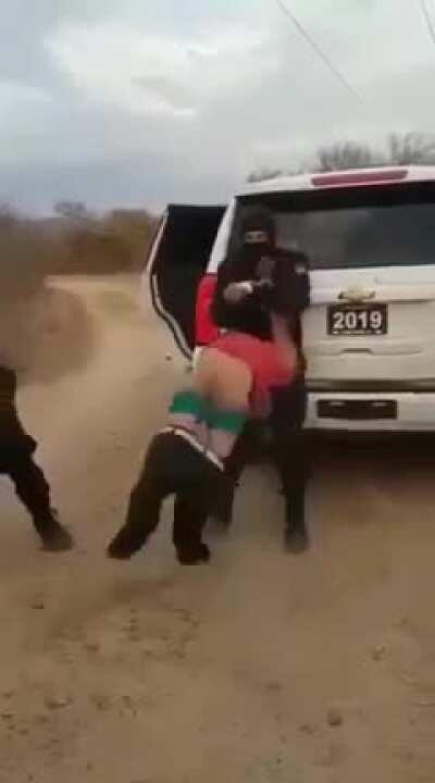 Man spanked by men in black. Not sure if this is cartel related. Any info appreciated. Also if it’s a repost I’ll remove.