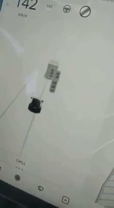 Tesla glitchy stop lights