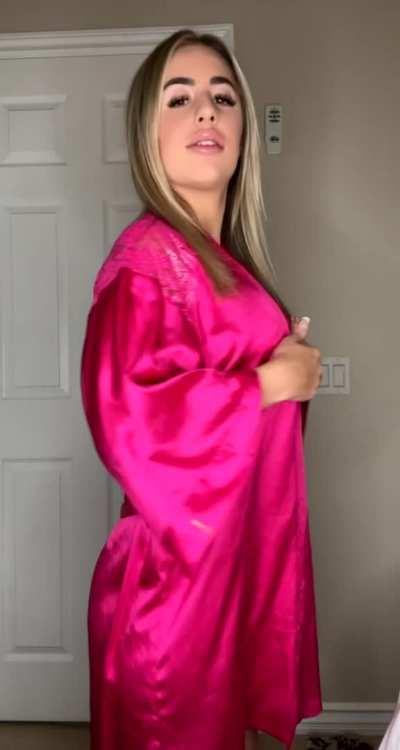 Can you give me a hand taking this robe off? 😋