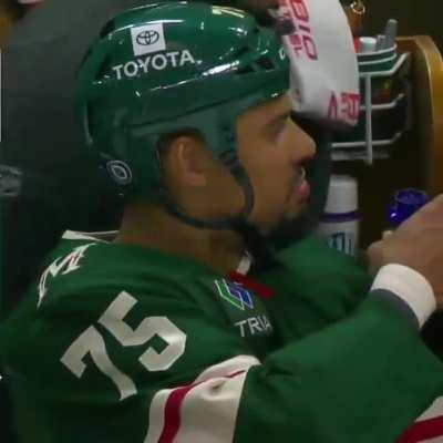 Ryan Reaves hits the smelling salts a little too hard 😂