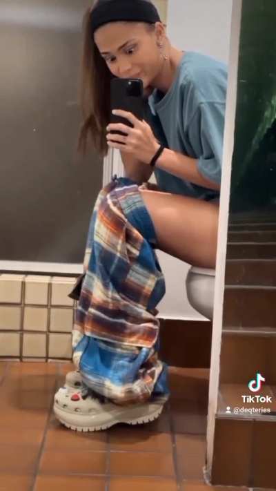 Greeicy rendon cagándo 🚽 🧻 💩 😂 🤣 