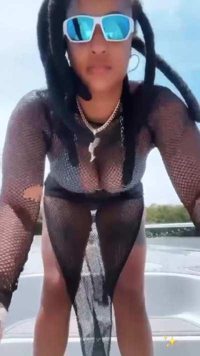 Cruising with @fineassyellatrucking