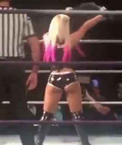 Miss Bliss looks delicious 🍑🔥😍