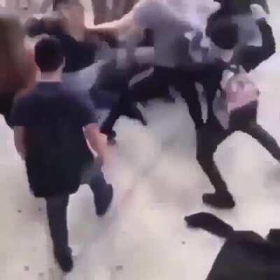 Man defends himself then get jumped by simps