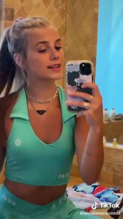 Anna Shumate (@annabananaxdddd)