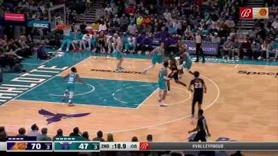 [Highlight] Bismack Biyombo throws down the two-handed jam on Ish Smith