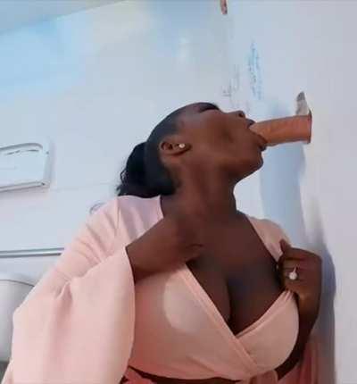 So hot Ebony gloryhole blowjob