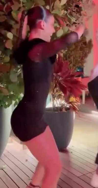 Can't stop thinking about her throwing it back