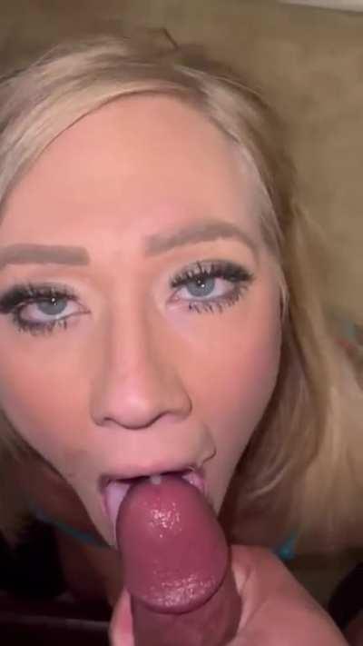 I love sucking cock, swallowing cum, rimming guys asses & having all my holes used. Cum see why I’m top .8% no PPV. Link in comments