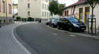 Immer diese Prolls mit ihren lauten Maschinen in der Innenstadt...