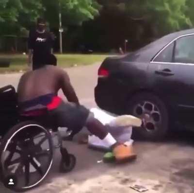 Dude getting his ass beat by a nigga in a wheelchair😭😭