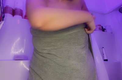 Fresh out the shower & ready to be sucked