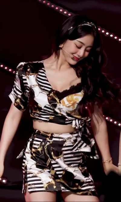 Jihyo - yellow, black & white outfit, alcohol free performance