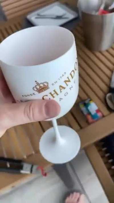 lia mitrou passimitrou knossis freundin ) schaut euchs an 🍒