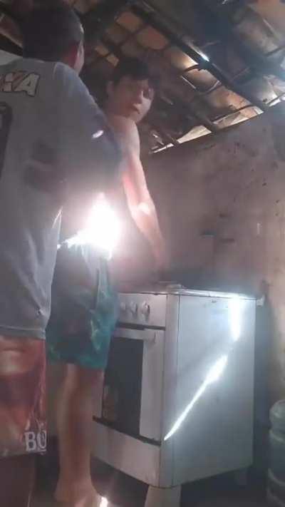 voce ta fazendo oque no meu fogao?