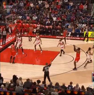 [Highlight] Andre Drummond hits a three pointer