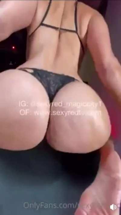 She’s such a good ass shaker ☺️