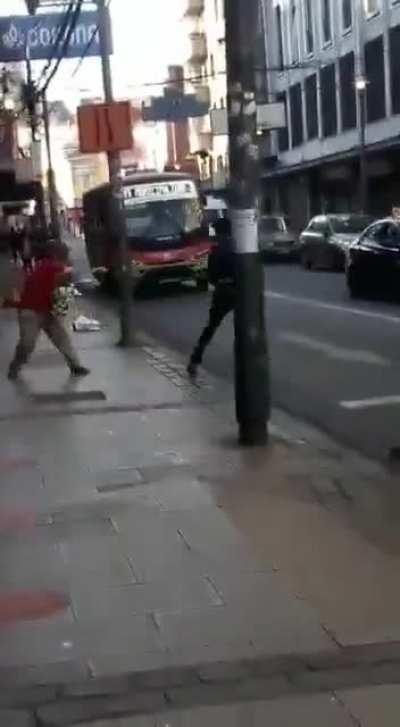 Duele a muerte con cuchillos en Valparaiso