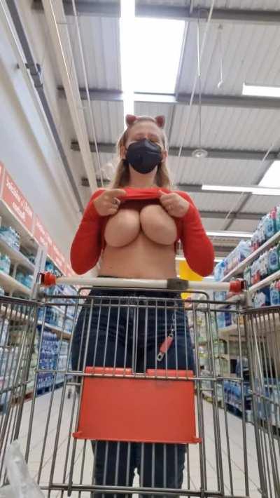 I wish everyone a good day. Kisses