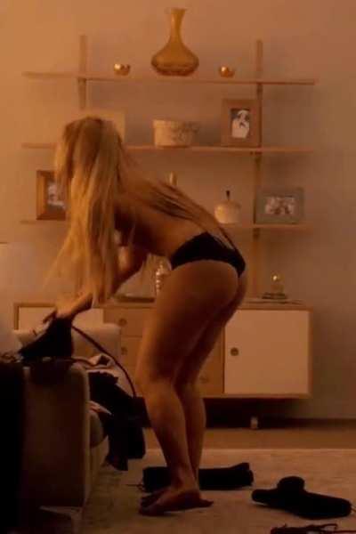 Florence Pugh in Marcella (TV-serie)