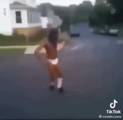 Y’all ain’t never seen lil nigga do the crip walk in da diaper