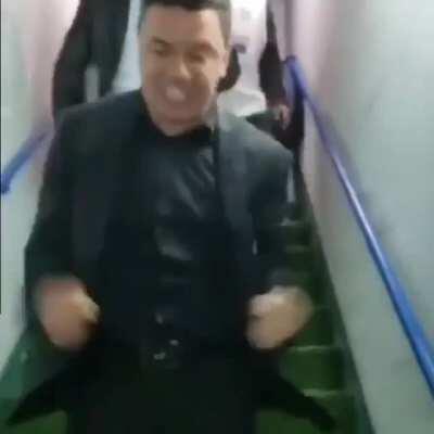 El recordado festejo de Gallardo Hace exactamente un año, River eliminaba a Boca de las semifinales de la Copa Libertadores y el Muñeco lo celebraba así al llegar al vestuario.