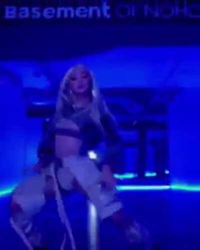 omfg that twerk🥵🥵