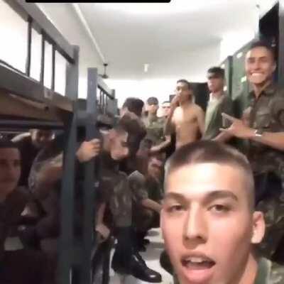 Fala mal do exército orichi