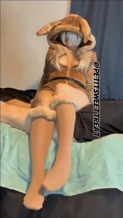 Sweet Eevee is looking to evolve in this week’s video, whether it’s by maxing out your bond or getting juice from your “evolution” stones ❤️