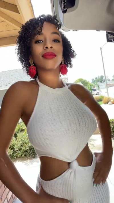 My boobies wanted to dance and I said okay. 😜💋🍋