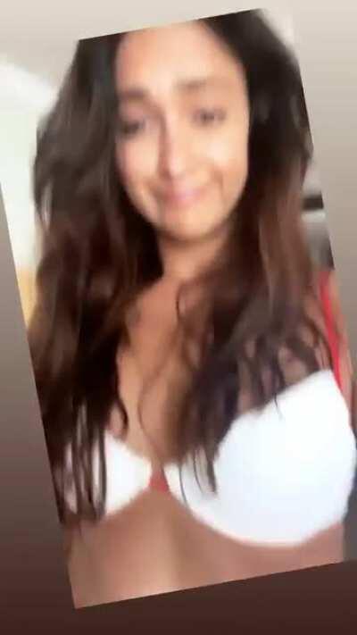 Gaand Maharaani Ileana D’Cruz showing her juicy body in 🤍👙...🔥💦💋👅🍑