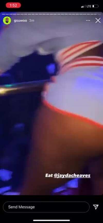 N dis nigga be out hea payn porn bitches he could hit fa free 😂😂