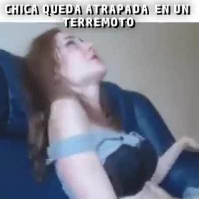 chica queda atrapada en un terremoto 😭😭😭