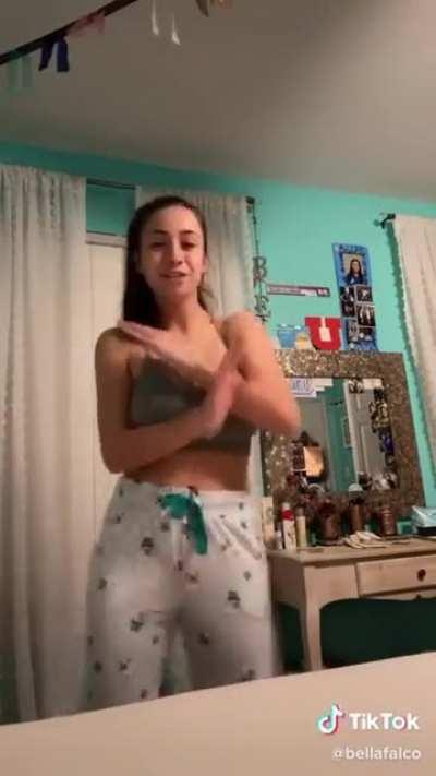 Does anyone have her old vids? @bellafalco