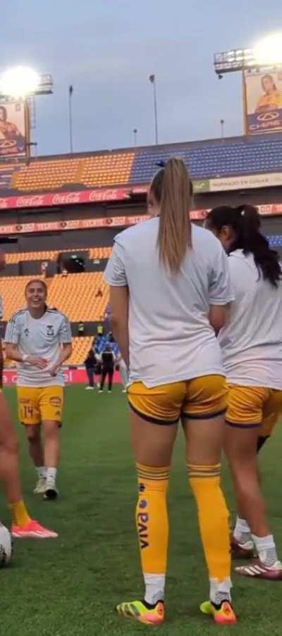 Tatiana flores 🍑😳