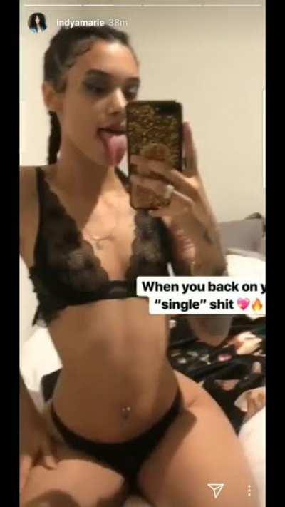 She's single again 🔥