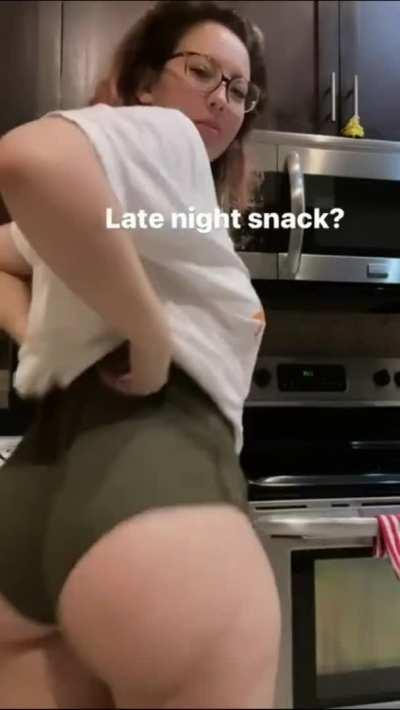 Compilation of audible ass claps from Woe