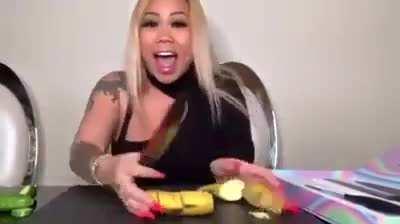 Evelynn itemizing against different types of enemies 💅