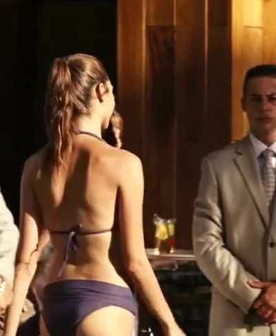 Gal Gadot, BIKINI BACKSIDE