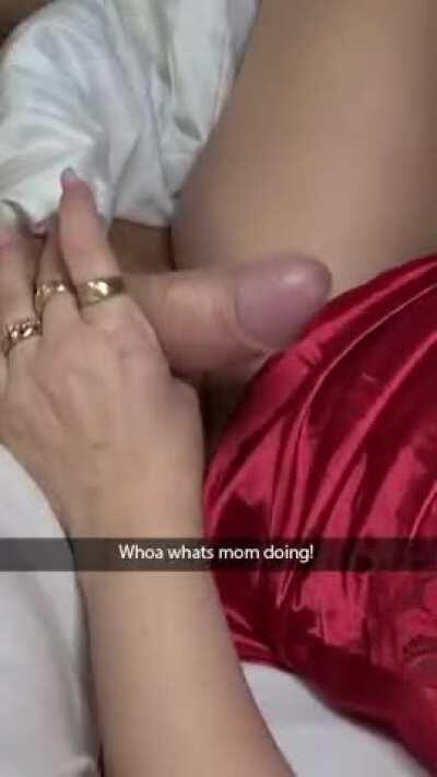 [M/S] sharing a room with mom