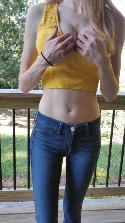 A quick titty flash before the neighbors see 