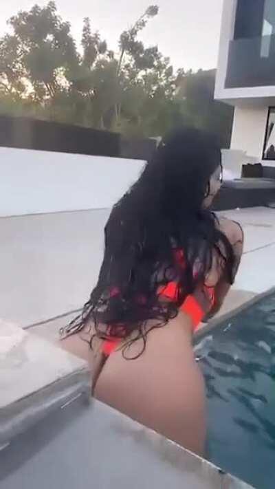 She Banged but She Still Throw It Back