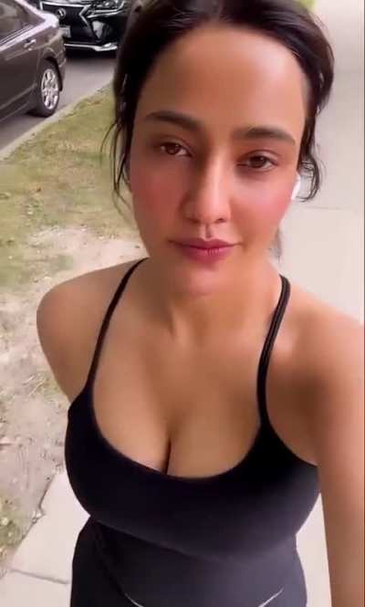 Neha Sharma 