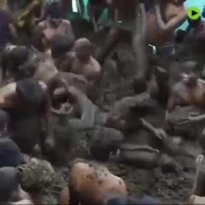 Scenes from Valentines Day celebration in India 🇮🇳❤️💩