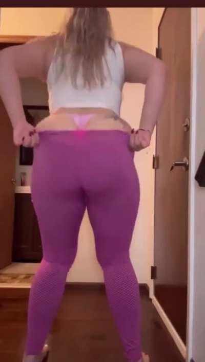 Clapping into tights👏